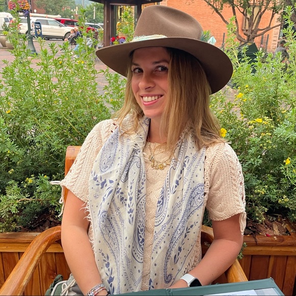 Hi I’m Jamie 💖 NYC public school teacher 🍎 with a sustainable ♻️ side hustle! - Picture 1 of 1